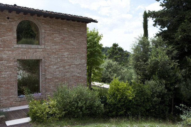 Bellissima villetta bifamiliare composta da due unità immobiliari indipendenti con piscina e vista panoramica in vendita a Montopoli in Val d'Arno