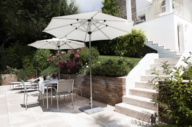 Bellissima villetta bifamiliare composta da due unità immobiliari indipendenti con piscina e vista panoramica in vendita a Montopoli in Val d'Arno