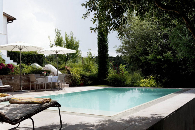 Bellissima villetta bifamiliare composta da due unità immobiliari indipendenti con piscina e vista panoramica in vendita a Montopoli in Val d'Arno