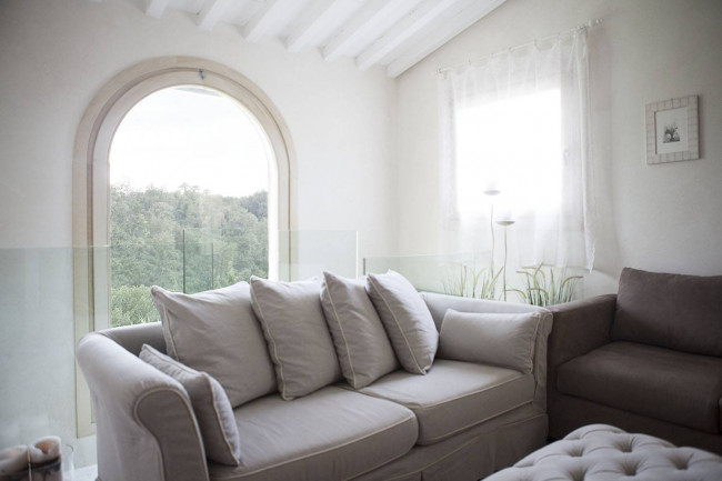 Bellissima villetta bifamiliare composta da due unità immobiliari indipendenti con piscina e vista panoramica in vendita a Montopoli in Val d'Arno