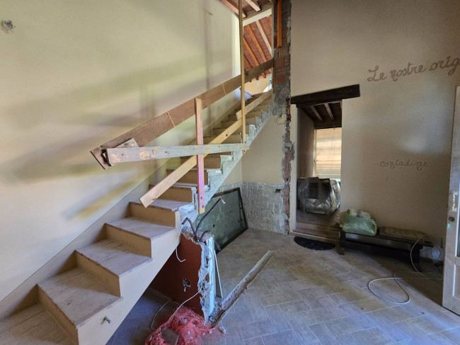 Bellissima villetta bifamiliare composta da due unità immobiliari indipendenti con piscina e vista panoramica in vendita a Montopoli in Val d'Arno