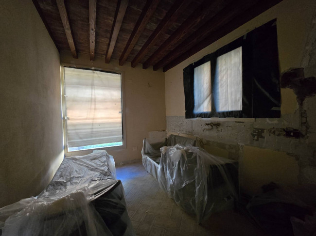 Bellissima villetta bifamiliare composta da due unità immobiliari indipendenti con piscina e vista panoramica in vendita a Montopoli in Val d'Arno