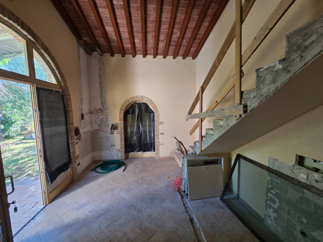 Bellissima villetta bifamiliare composta da due unità immobiliari indipendenti con piscina e vista panoramica in vendita a Montopoli in Val d'Arno