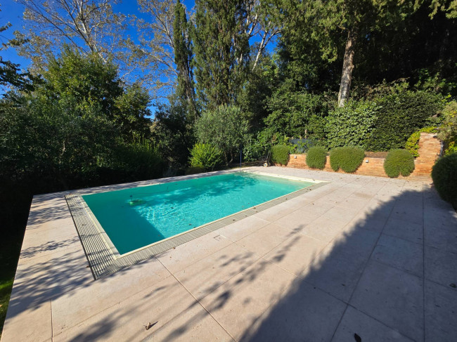 Bellissima villetta bifamiliare composta da due unità immobiliari indipendenti con piscina e vista panoramica in vendita a Montopoli in Val d'Arno