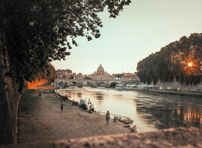 Proponiamo Alberghi Hotel di varie metrature a Roma in vendita a Roma
