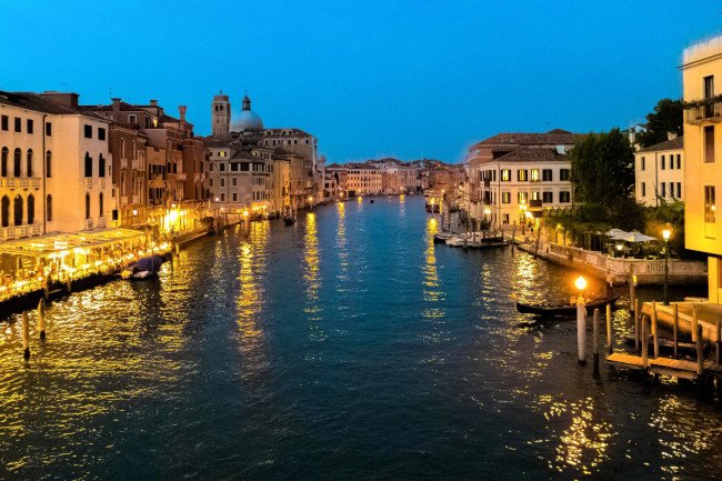 Proponiamo la vendita di Alberghi Hotel di varie metrature a Venezia in vendita a Venezia