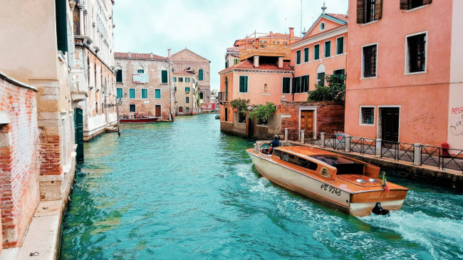 Proponiamo la vendita di Alberghi Hotel di varie metrature a Venezia in vendita a Venezia