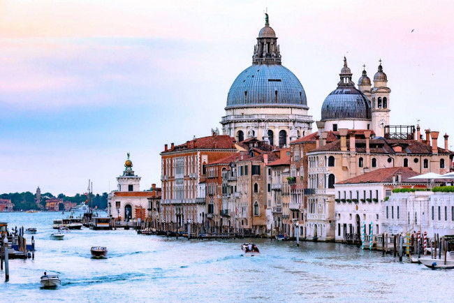 Proponiamo la vendita di Alberghi Hotel di varie metrature a Venezia in vendita a Venezia