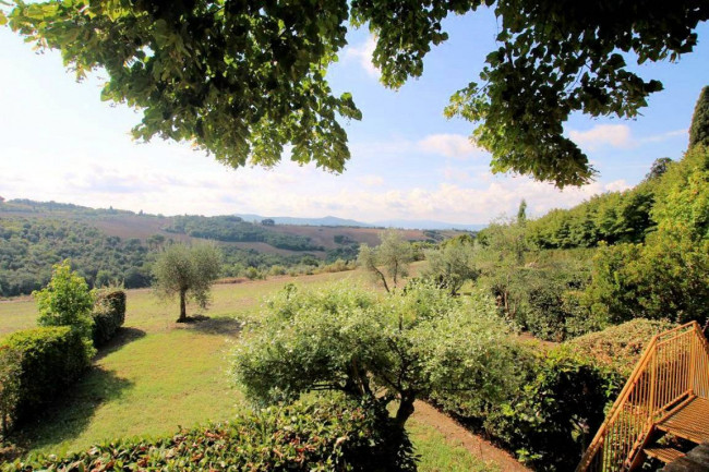 Appartamento in antico borgo ristrutturato con piscina in vendita a Volterra