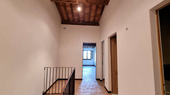 Appartamento in antico borgo ristrutturato con piscina in vendita a Volterra