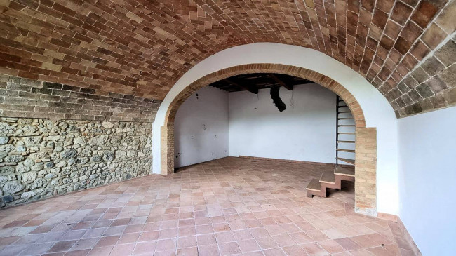 Appartamento in antico borgo ristrutturato con piscina in vendita a Volterra