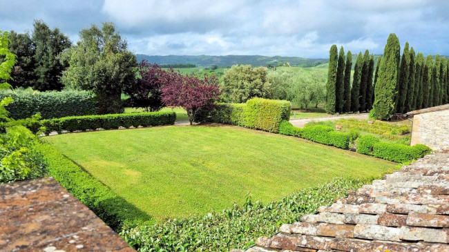Appartamento in antico borgo ristrutturato con piscina in vendita a Volterra