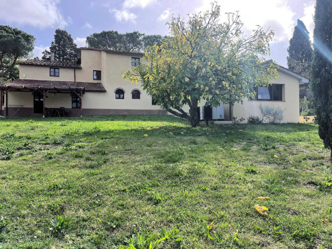Prestigiosa azienda agricola con agriturismo e terreni in vendita a Massa Marittima