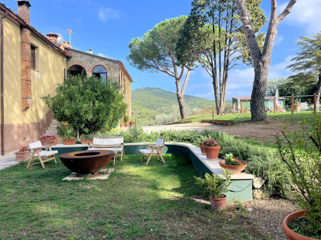 Prestigiosa azienda agricola con agriturismo e terreni in vendita a Massa Marittima