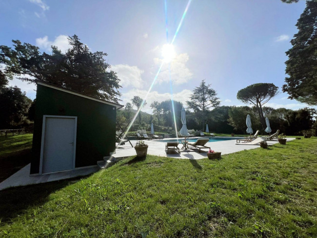 Prestigiosa azienda agricola con agriturismo e terreni in vendita a Massa Marittima