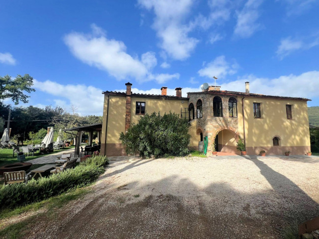 Prestigiosa azienda agricola con agriturismo e terreni in vendita a Massa Marittima