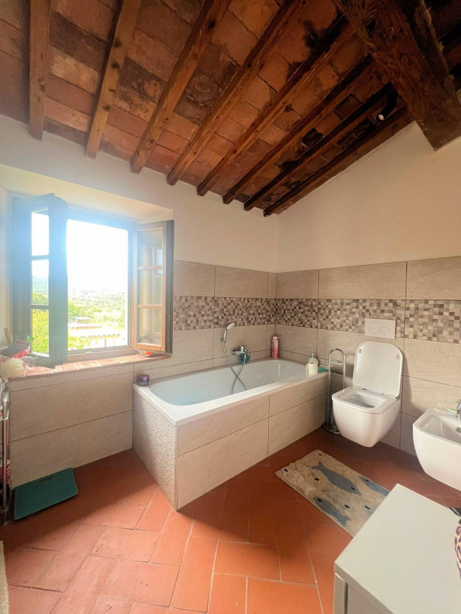 Prestigiosa azienda agricola con agriturismo e terreni in vendita a Massa Marittima