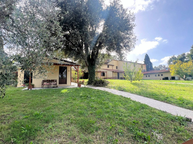 Prestigiosa azienda agricola con agriturismo e terreni in vendita a Massa Marittima