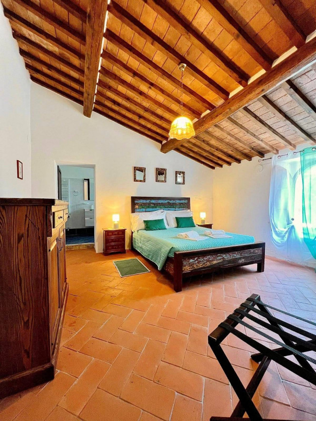 Prestigiosa azienda agricola con agriturismo e terreni in vendita a Massa Marittima