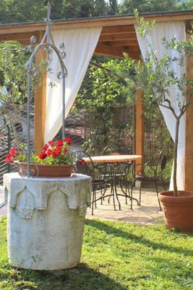 Rustico in stile Toscano con ampio terreno piscina laghetto e vista panoramica in vendita a San Marcello Piteglio
