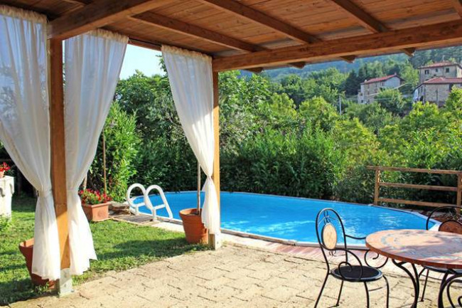 Rustico in stile Toscano con ampio terreno piscina laghetto e vista panoramica in vendita a San Marcello Piteglio