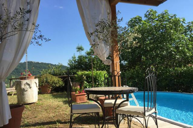 Rustico in stile Toscano con ampio terreno piscina laghetto e vista panoramica in vendita a San Marcello Piteglio