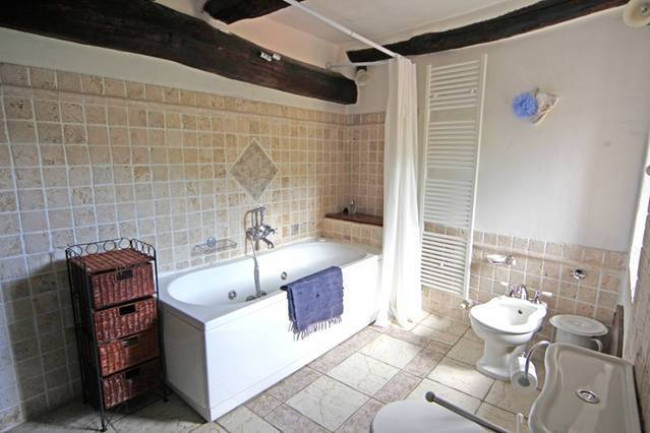Rustico in stile Toscano con ampio terreno piscina laghetto e vista panoramica in vendita a San Marcello Piteglio