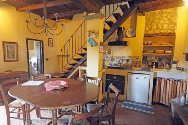 Rustico in stile Toscano con ampio terreno piscina laghetto e vista panoramica in vendita a San Marcello Piteglio