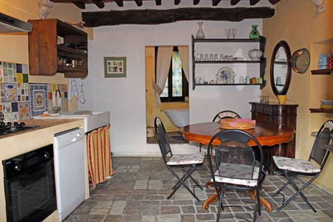 Rustico in stile Toscano con ampio terreno piscina laghetto e vista panoramica in vendita a San Marcello Piteglio