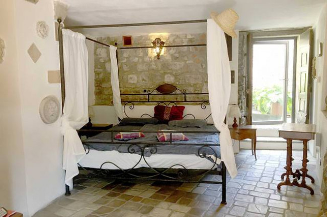 Rustico in stile Toscano con ampio terreno piscina laghetto e vista panoramica in vendita a San Marcello Piteglio
