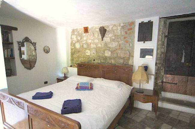 Rustico in stile Toscano con ampio terreno piscina laghetto e vista panoramica in vendita a San Marcello Piteglio
