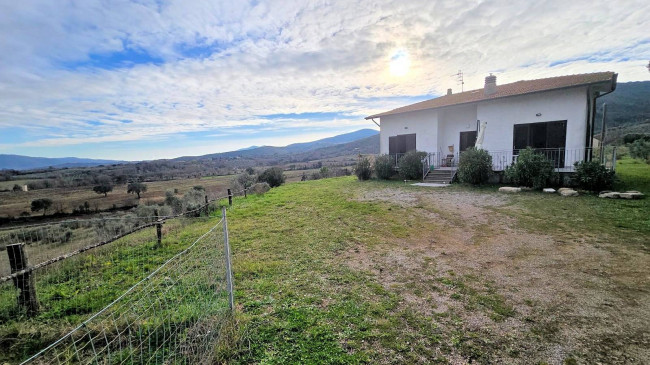 Villetta unifamiliare con ampio giardino e vista panoramica in vendita a Gavorrano