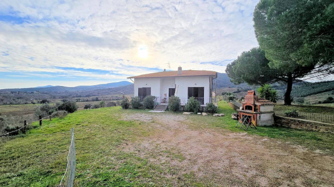 Villetta unifamiliare con ampio giardino e vista panoramica in vendita a Gavorrano