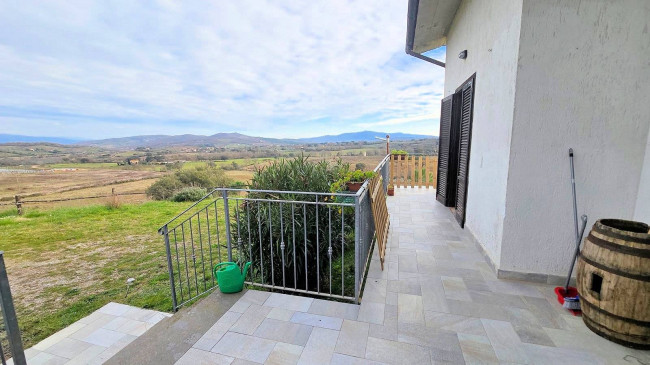 Villetta unifamiliare con ampio giardino e vista panoramica in vendita a Gavorrano