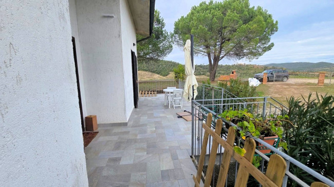 Villetta unifamiliare con ampio giardino e vista panoramica in vendita a Gavorrano