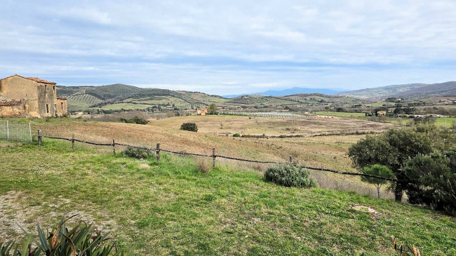 Villetta unifamiliare con ampio giardino e vista panoramica in vendita a Gavorrano