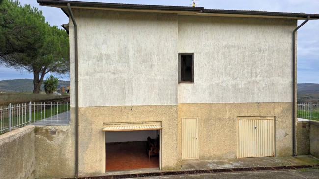 Villetta unifamiliare con ampio giardino e vista panoramica in vendita a Gavorrano