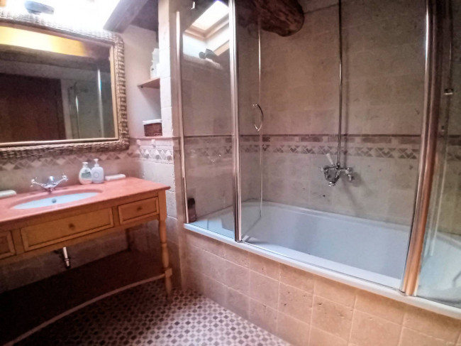 Bellissima villa unifamiliare con annessi parco e piscina in vendita a Marliana