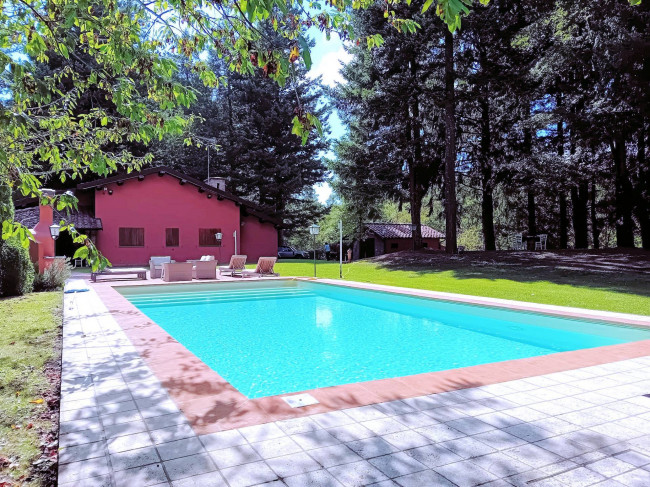Bellissima villa unifamiliare con annessi parco e piscina in vendita a Marliana