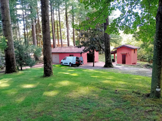 Bellissima villa unifamiliare con annessi parco e piscina in vendita a Marliana