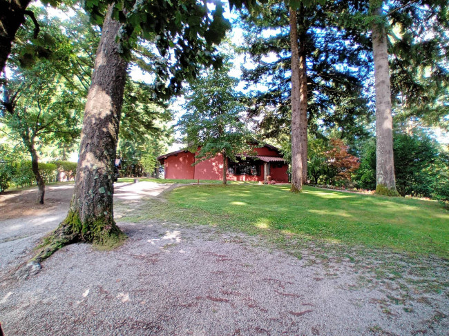 Bellissima villa unifamiliare con annessi parco e piscina in vendita a Marliana