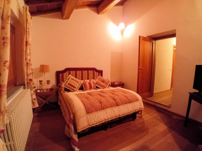 Bellissima villa unifamiliare con annessi parco e piscina in vendita a Marliana