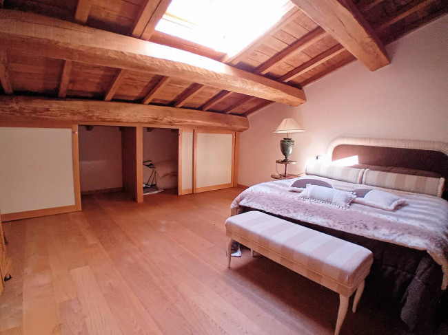 Bellissima villa unifamiliare con annessi parco e piscina in vendita a Marliana