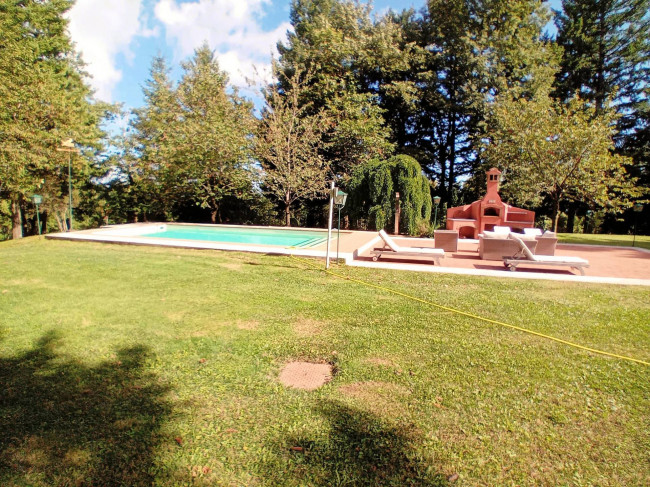 Bellissima villa unifamiliare con annessi parco e piscina in vendita a Marliana
