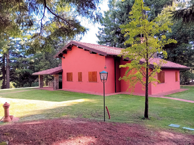 Bellissima villa unifamiliare con annessi parco e piscina in vendita a Marliana