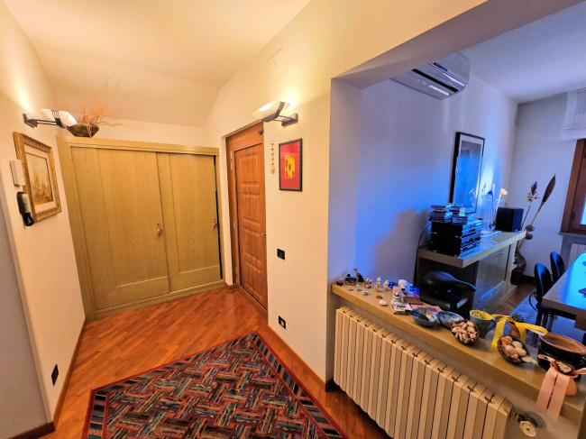 Appartamento posto al piano primo di villetta bifamiliare con garage e giardino in vendita a Buggiano