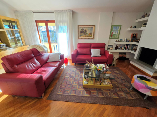 Appartamento posto al piano primo di villetta bifamiliare con garage e giardino in vendita a Buggiano