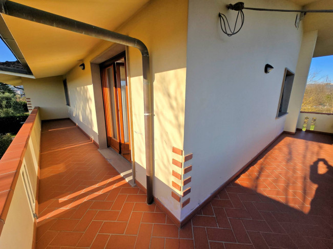 Appartamento posto al piano primo di villetta bifamiliare con garage e giardino in vendita a Buggiano