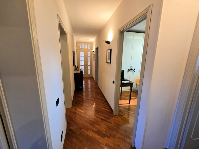 Appartamento posto al piano primo di villetta bifamiliare con garage e giardino in vendita a Buggiano