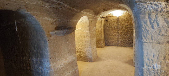 Casale ristrutturato di ampia superficie con piscina e ampio terreno in posizione dominante e panoramica in vendita a Chiusi